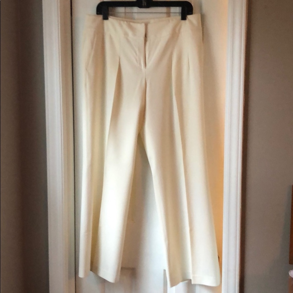 Ladies Rafaella Size 10 cream color dress pants